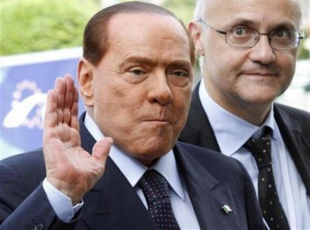 Μπερλουσκόνι: Παραμερίζει για χάρη μετώπου «κατά της αριστεράς»