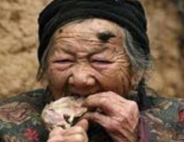 Νεκρή βγήκε από το φέρετρο και πήγε στην κουζίνα να μαγειρέψει!