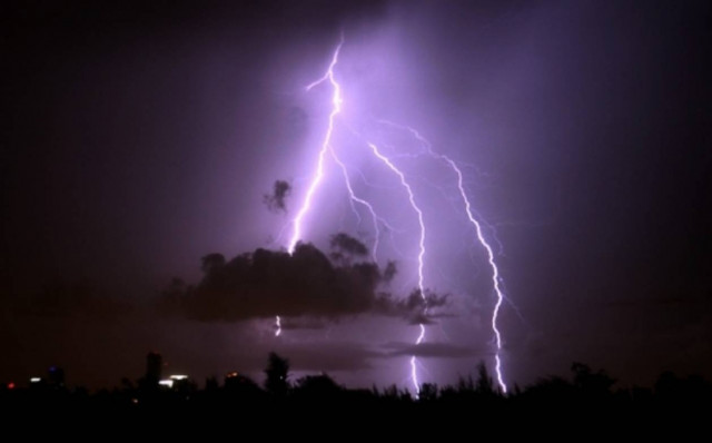 Προβλήματα από την καταιγίδα στα Χανιά - Κεραυνός προκάλεσε μπλακ άουτ