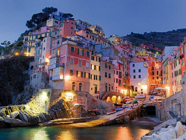 Το πιο... χρωματιστό χωριό της Ευρώπης!