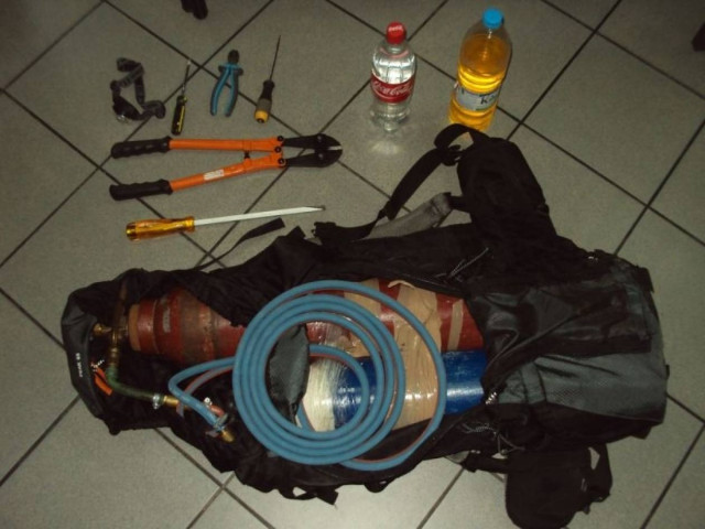 Εξαρθρώθηκε σπείρα που ανατίναζε ΑΤΜ (pics)