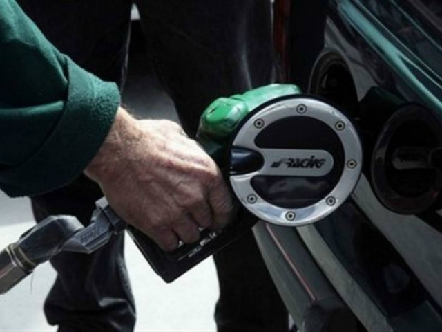 Απίστευτο: Του έκλεψαν την βενζίνη από το αυτοκίνητο