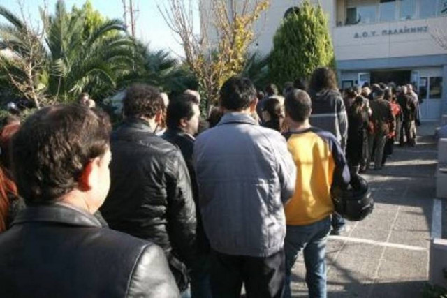 Απίστευτο. Ακόμη και για να... πεθάνεις θα χρειαστείς συμβολαιογράφο