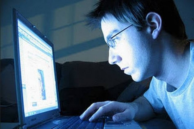 Πόσα ψέματα λέμε το μήνα μέσω διαδικτύου;