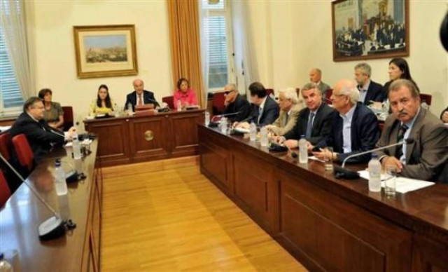 Άνω - κάτω έγιναν Βενιζέλος και Κωνσταντοπούλου στην Επιτροπή