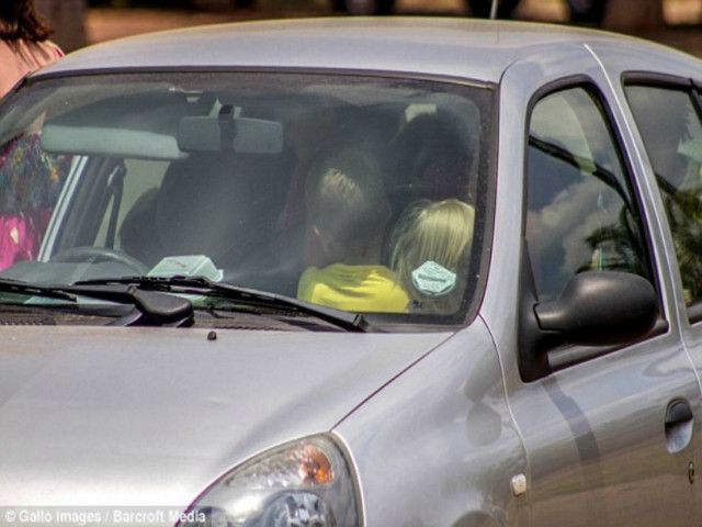 Δασκάλα έβαλε... 19 μαθητές σε ένα μικρό αυτοκίνητο!