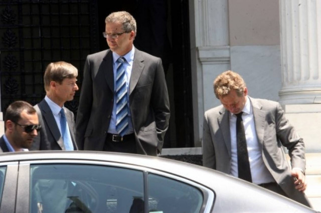 Πληρώνουμε πολύ ακριβά τις «βόλτες» των τροϊκανών!