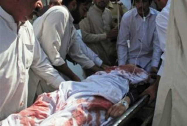 Χιλιάδες Πακιστανοί προσευχήθηκαν για την 14χρονη Μαλάλα