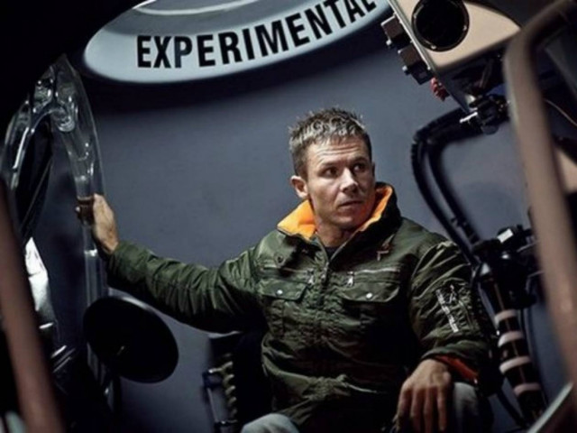 ΔΕΙΤΕ LIVE: Ελεύθερη πτώση από ύψος 37 χιλιομέτρων από τη Γη!