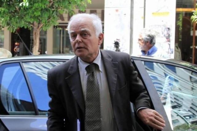 Η Τρόικα επιμένει και ο Μανιτάκης ελπίζει