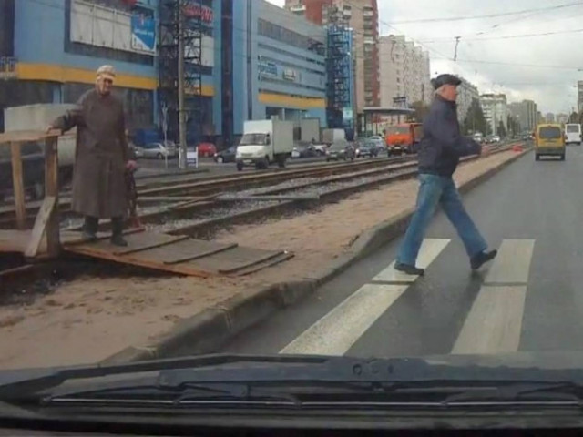 Βίντεο: Μάθημα ανθρωπιάς και πολιτισμού από έναν οδηγό!