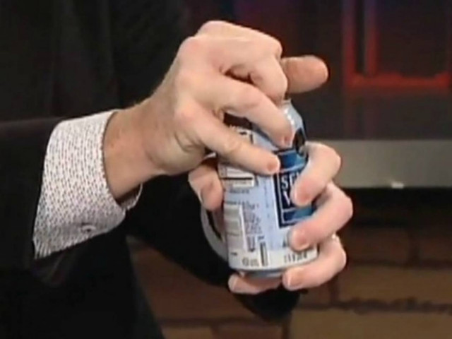 Πώς να ανοίξετε κουνημένο κουτάκι αναψυκτικού χωρίς να γίνετε χάλια