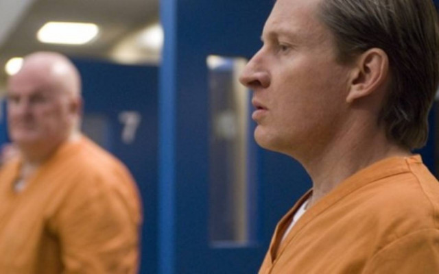 Κατά συρροή δολοφόνος μηνύει τηλεοπτική σειρά