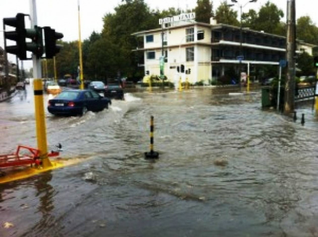 Προβλήματα από τη ξαφνική νεροποντή στη Δράμα