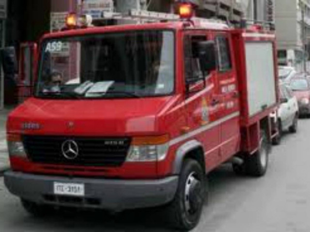 ΤΩΡΑ: Φωτιά σε υπόγειο πάρκινγκ στην Πατησίων