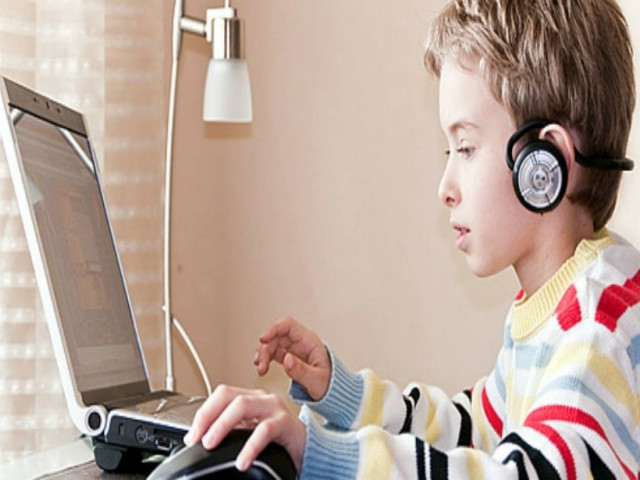 «Δάσκαλοι» στο Facebook τα Ελληνόπουλα από το Δημοτικό!