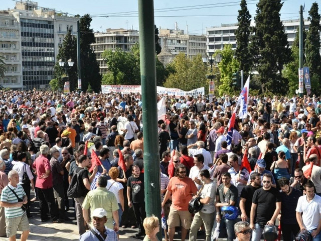 Στο Σύνταγμα το ΠΑΜΕ (φωτο+βίντεο)