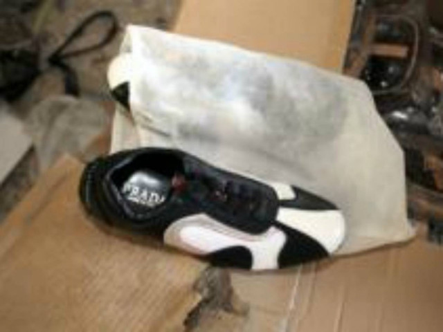 Απόθήκη με προϊόντα - «μαϊμού» στον Ασπρόπυργο