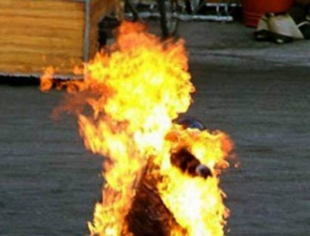 Μετανάστης αποπειράθηκε να αυτοπυρποληθεί