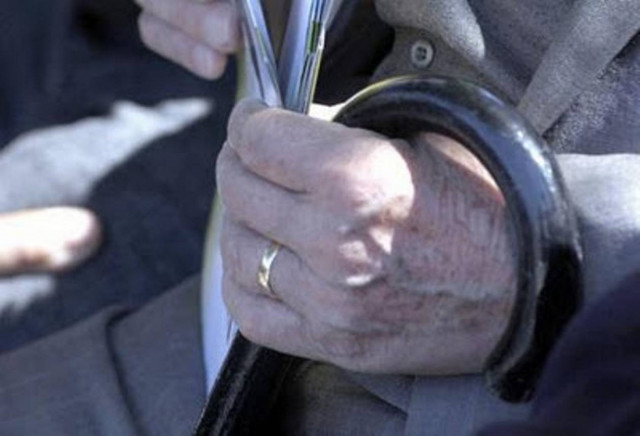 Εξαπάτησαν ηλικιωμένη αρπάζοντας 5.000 ευρώ