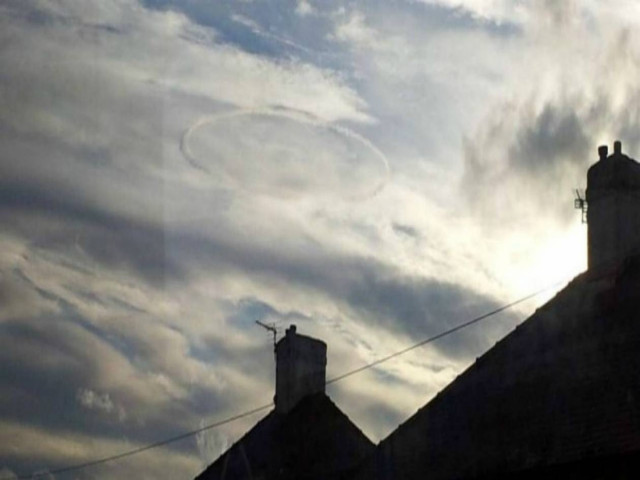 Φωτογράφισε UFO προτού πέσουν 10 νεκρά πουλιά σε διπλανή αυλή