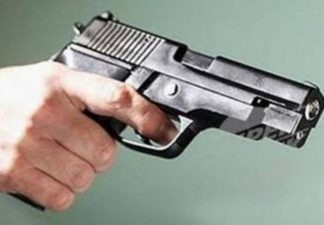 Ειδικός φρουρός «τράβηξε» όπλο σε καβγά