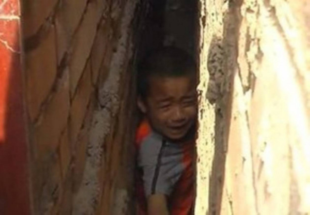 Εγκλωβίστηκε σε κενό 25 εκατοστών!