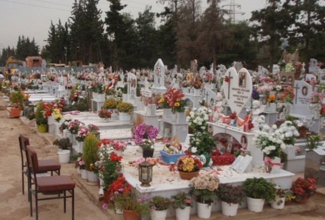 «Σήκωσαν» μέχρι και τα καντήλια