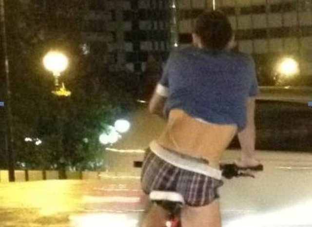 Ο πιο sexy ποδηλάτης της Αθήνας... Σαββατόβραδο στο Σύνταγμα!