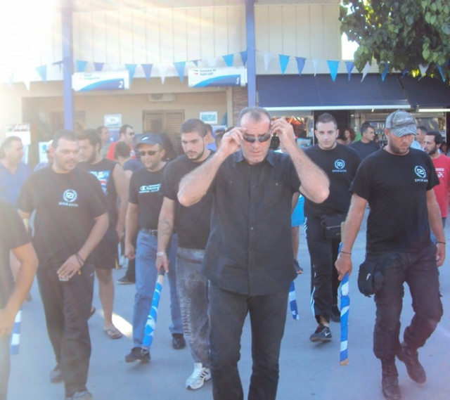 Μέλη της Χρυσής Αυγής κυνήγησαν μικροπωλητές σε παζάρι της Φθιώτιδας