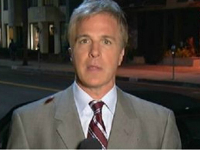 Βίντεο: Μια κατσαρίδα πάνω στον ρεπόρτερ! Πως αντέδρασε;