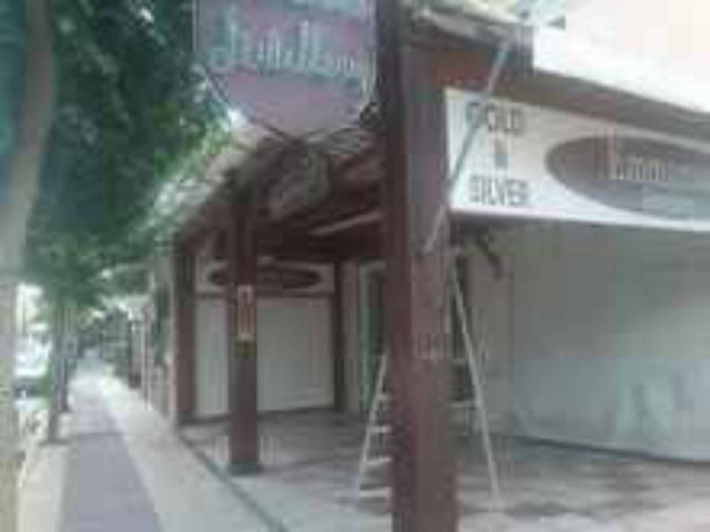 Κρήτη: Έσυραν την πόρτα με Ι.Χ. για να διαρρήξουν κοσμηματοπωλείο