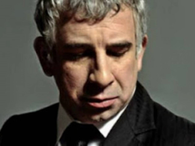 Πόσο χρονών είναι ο Πέτρος Φιλιππίδης; Κι όμως δεν του φαίνεται!