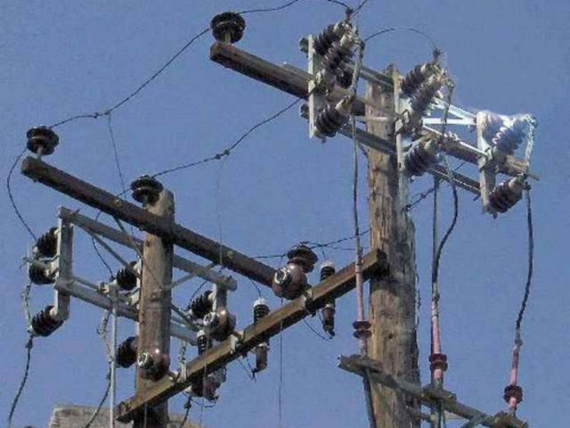 Έκλεβαν ρεύμα από κολώνα της ΔΕΗ