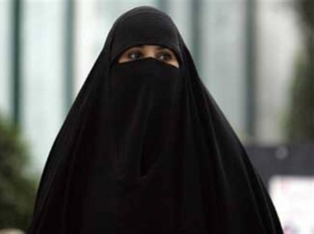 Ένας στους δύο Γάλλους θεωρεί απειλή το Ισλάμ