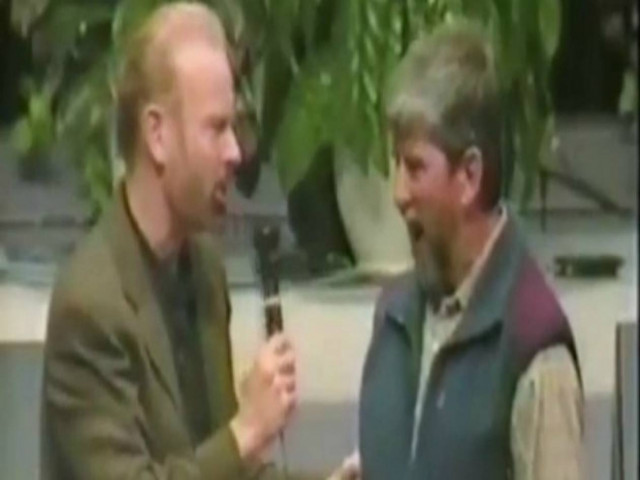 Βίντεο: Πάστορας κάνει εξορκισμό σε... gay δαίμονα!