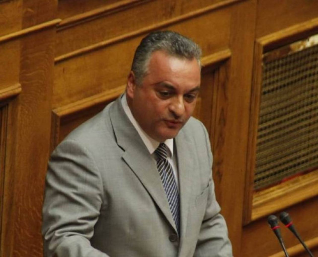 ΝΔ: Τροπολογία για τους μισθούς διοικητών ΔΕΚΟ - τραπεζών