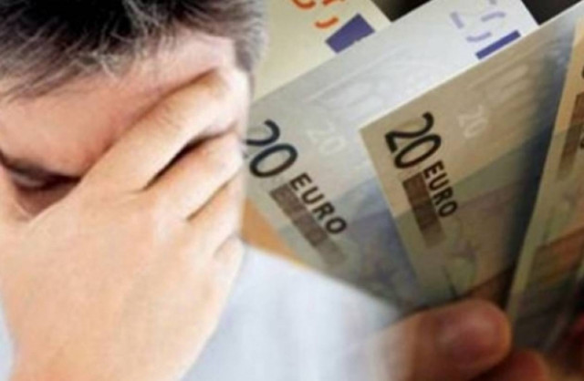 Στο στόχαστρο 300.000 υπάλληλοι μετά τις μειώσεις των αποζημιώσεων