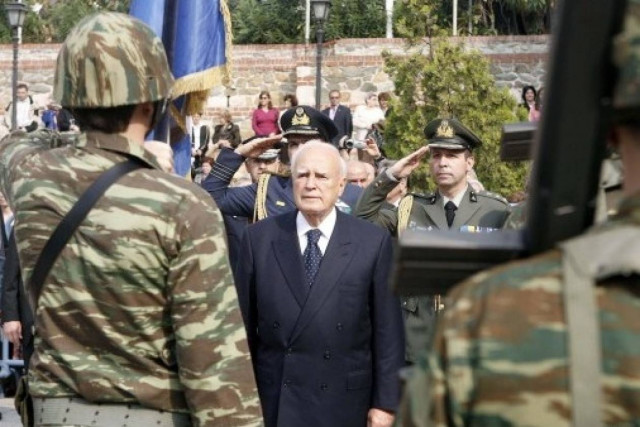 Στρατιωτικός σε Παπούλια: Με τι τσίπα θα μας κοιτάξεις στα μάτια;