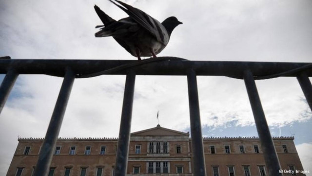 DW: Τα «αγκάθια» της επιμήκυνσης