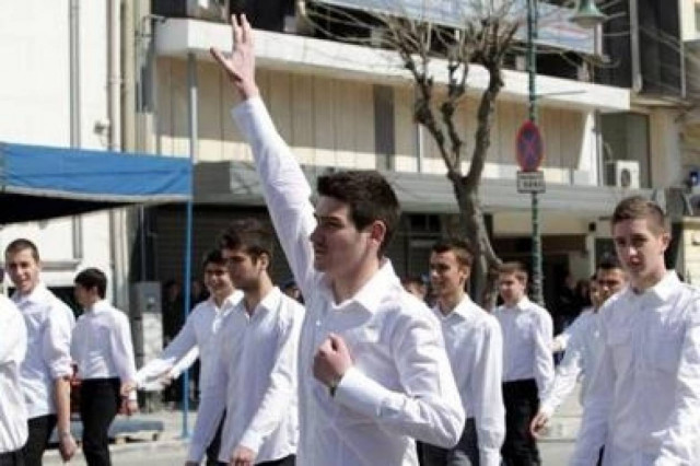 Μαθητής παρέλασε με «αντισβάστικα»!