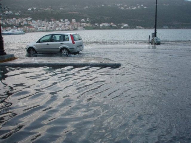 «Βούλιαξε» η Σάμος από τους νοτιάδες