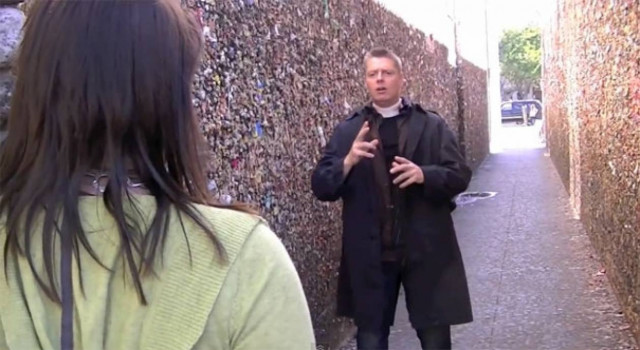 Βίντεο: Μάγος τρομοκρατεί....περαστικούς