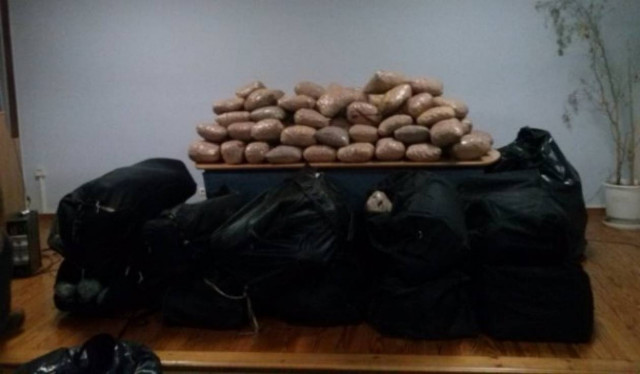Τους έπιασαν με 400 κιλά χασίς