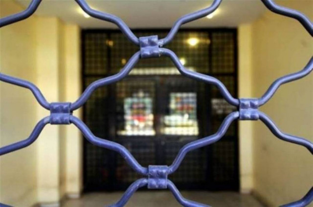 Κλειστές οι εφορίες σε Κυκλάδες και Αργοσαρωνικό