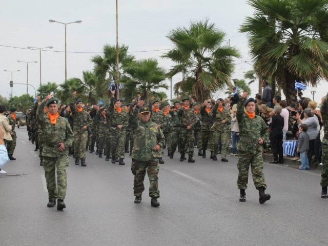 Η παρέλαση εφέδρων στο Παλαιό Φάληρο