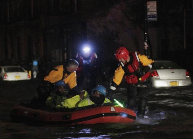 Τυφώνας Σάντι: Τεράστια πυρκαγιά στη Νέα Υόρκη
