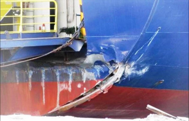 Πρόσκρουση επιβατικού πλοίου στο λιμάνι της Ηγουμενίτσας