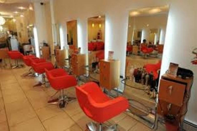 Επίθεση με μαχαίρι σε κομμωτή στον Άγιο Παντελεήμονα