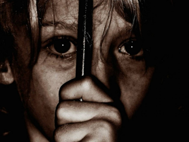 Μητέρα κακοποιούσε σεξουαλικά τον γιο της!